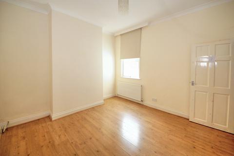 1 bedroom in a house share to rent, Brownlow Road, London, N11