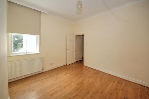 1 bedroom in a house share to rent, Brownlow Road, London, N11