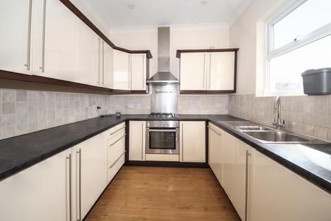 1 bedroom in a house share to rent, Brownlow Road, London, N11