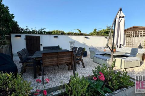 24 Wells Road, Folkestone, CT19 4PW