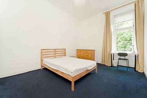 3 bedroom apartment to rent, Barrington Drive, Woodlands G4
