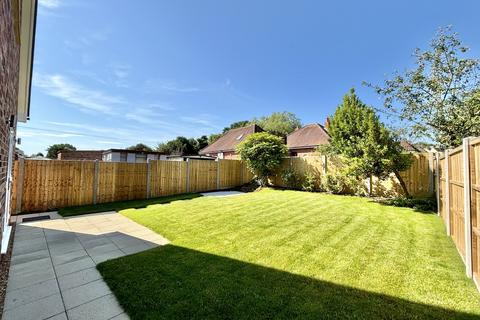 3 bedroom chalet for sale, Bournemouth Road, Charlton Marshall