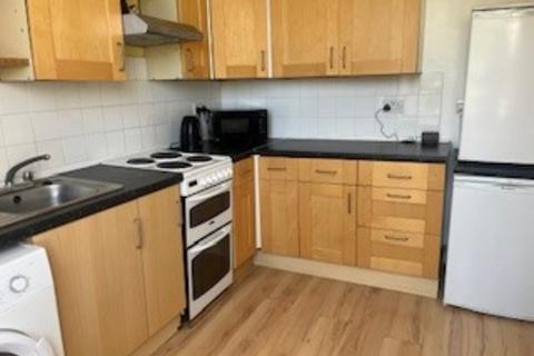 3 bedroom flat to rent, Urquhart Road, Linksfield, Aberdeen, AB24