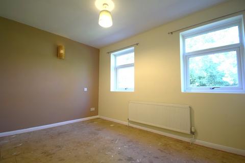 2 bedroom terraced house for sale, Crediton Close, Bedford MK40