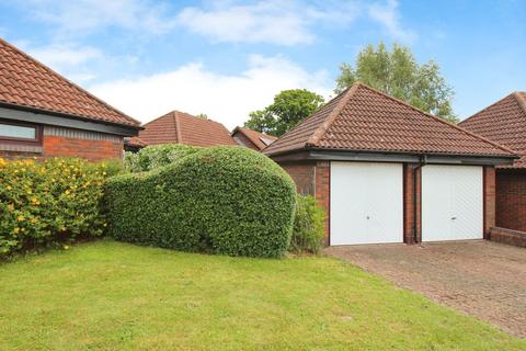 1 bedroom detached bungalow for sale, Oaklands Drive, Redhill RH1