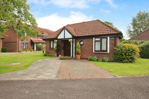 1 bedroom detached bungalow for sale, Oaklands Drive, Redhill RH1