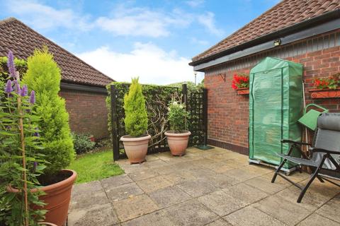 1 bedroom detached bungalow for sale, Oaklands Drive, Redhill RH1