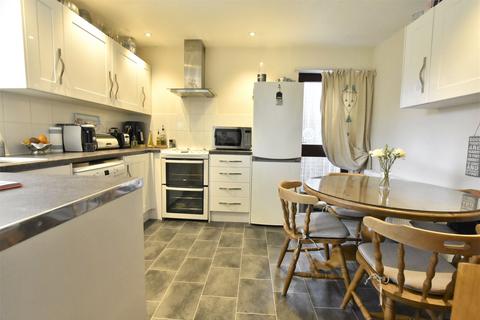 2 bedroom bungalow to rent, Albury Keep, Surrey RH6