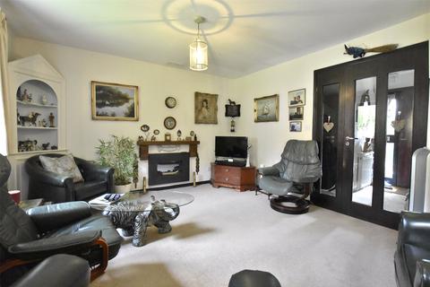 2 bedroom bungalow to rent, Albury Keep, Surrey RH6