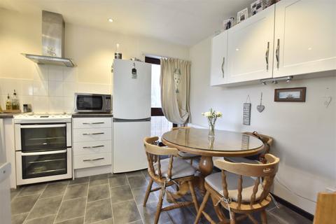 2 bedroom bungalow to rent, Albury Keep, Surrey RH6