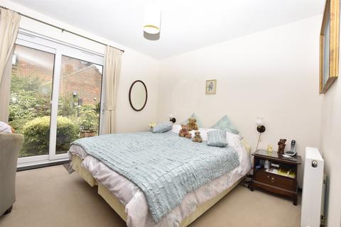 2 bedroom bungalow to rent, Albury Keep, Surrey RH6