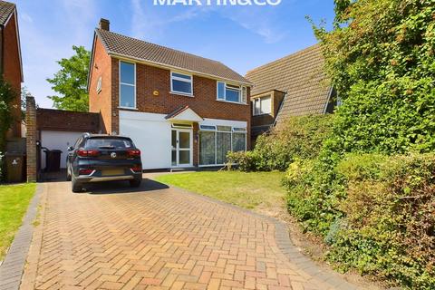 3 bedroom detached house for sale, Chatsworth Avenue, Winnersh