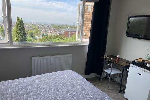 1 bedroom terraced house to rent, Leigham Court Road, London SW16
