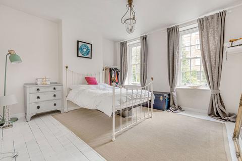 Flat 16, White House Vicarage Crescent, Battersea, London, SW11 3LJ