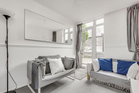 1 Deventer Crescent, London, SE22 8TJ