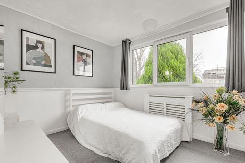 1 Deventer Crescent, London, SE22 8TJ