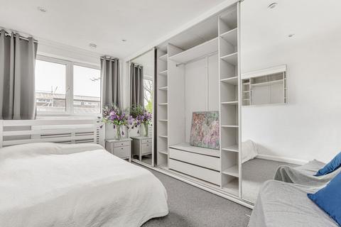 1 Deventer Crescent, London, SE22 8TJ