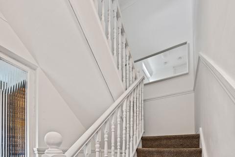 1 Deventer Crescent, London, SE22 8TJ