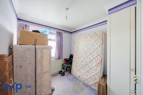 2 bedroom semi-detached bungalow for sale, South Hall Drive, Rainham RM13