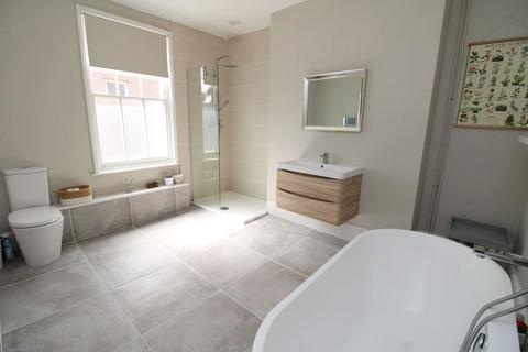 4 Guildford Lawn, Ramsgate, CT11 9AY