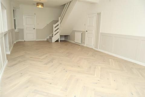 3 bedroom flat to rent, Bloomgate, Lanark, South Lanarkshire, ML11