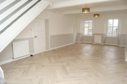 3 bedroom flat to rent, Bloomgate, Lanark, South Lanarkshire, ML11