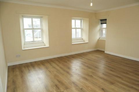 3 bedroom flat to rent, Bloomgate, Lanark, South Lanarkshire, ML11