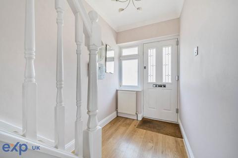 15 Chestnut Glen, Hornchurch, RM12 4HL