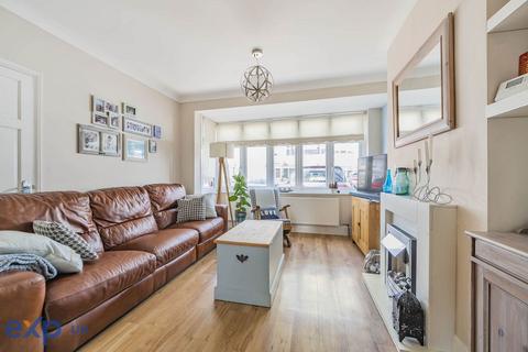 15 Chestnut Glen, Hornchurch, RM12 4HL