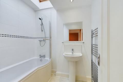 Flat 2, 14 High Street, Haslemere, GU27 2JE