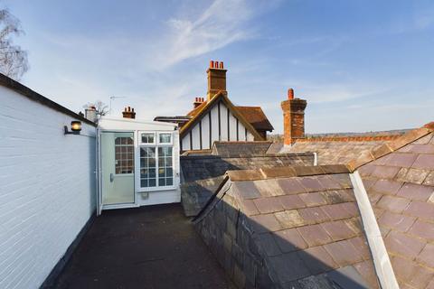 Flat 2, 14 High Street, Haslemere, GU27 2JE