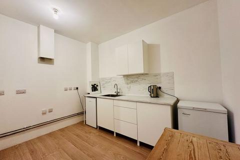 2 bedroom lodge to rent, Chapelfields, Haywards Heath