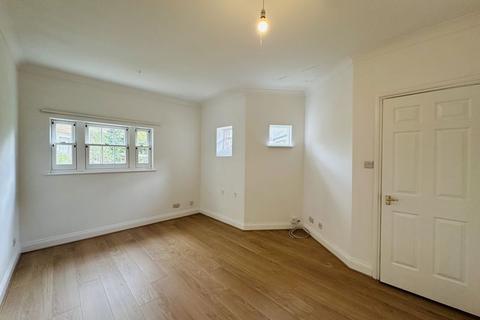 2 bedroom lodge to rent, Chapelfields, Haywards Heath