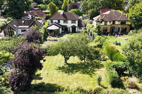 4 bedroom detached house to rent, 53 Longdown Lane North, Epsom