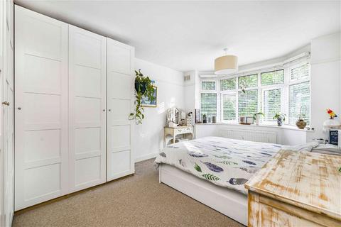 21 Madison Gardens, Bromley, BR2 0SJ