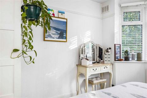 21 Madison Gardens, Bromley, BR2 0SJ
