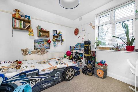 21 Madison Gardens, Bromley, BR2 0SJ