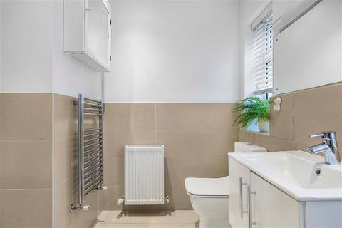 21 Madison Gardens, Bromley, BR2 0SJ