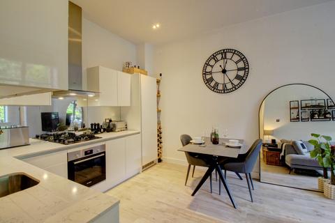 2 bedroom apartment for sale, Allerton Park, Leeds, LS7