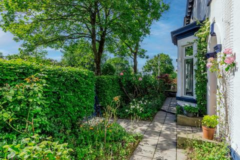 5 bedroom end of terrace house for sale, Mottram Road, Stalybridge SK15