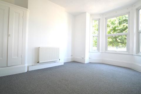 2 bedroom flat to rent, Annandale Road, London