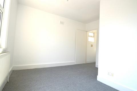 2 bedroom flat to rent, Annandale Road, London