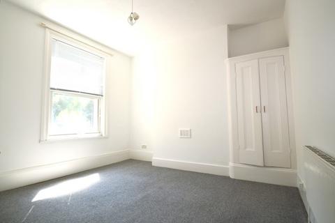 2 bedroom flat to rent, Annandale Road, London