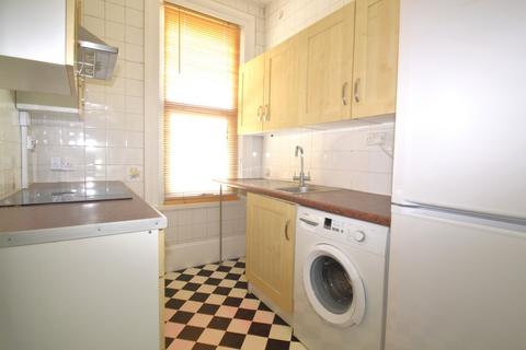 2 bedroom flat to rent, Annandale Road, London