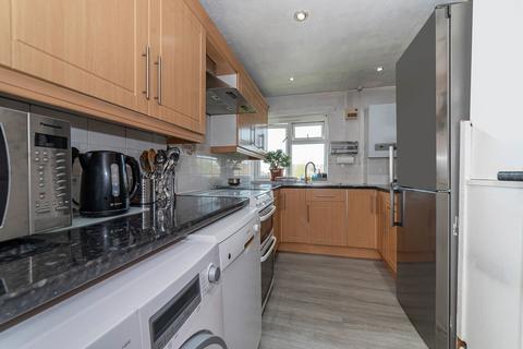 2 bedroom flat for sale, Bramble Close, Croydon CR0