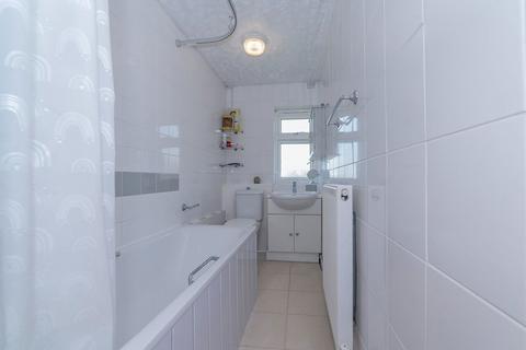 2 bedroom flat for sale, Bramble Close, Croydon CR0