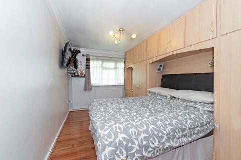 2 bedroom flat for sale, Bramble Close, Croydon CR0