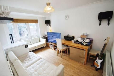 3 bedroom terraced house for sale, Carr Road, Northolt