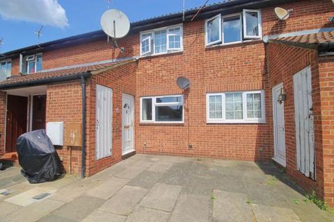 15 Nicholas Close, Greenford, UB6 9UH
