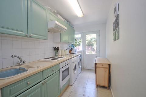15 Nicholas Close, Greenford, UB6 9UH
